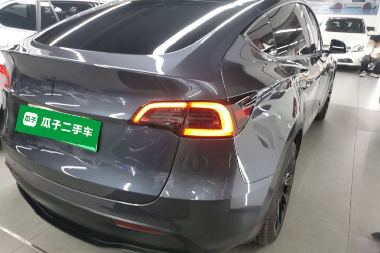 特斯拉 Model Y 2021款 长续航全轮驱动版车身外观7