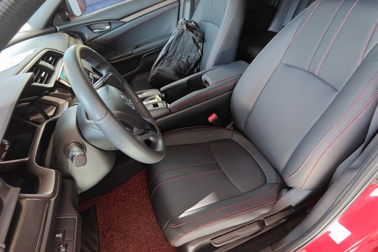 本田 思域 2021款 HATCHBACK 220TURBO CVT新锐控局部细节19