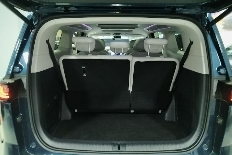 岚图汽车 岚图梦想家 2025款 PHEV 四驱旗舰鲲鹏版机舱底盘23