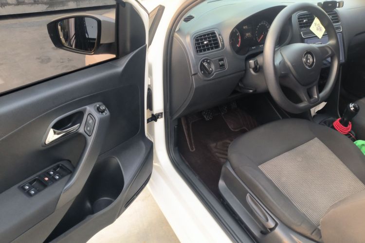 大众 Polo 2016款 1.4L 手动风尚型中控内饰20