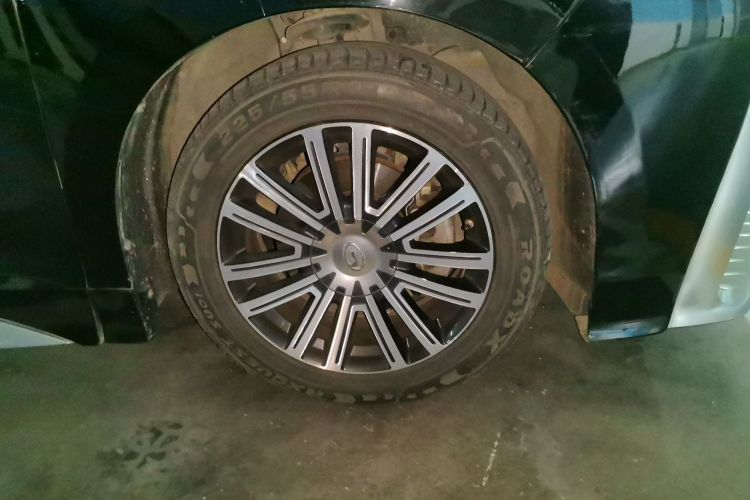 广汽传祺 传祺M8 2021款 大师系列 390T 尊贵版车身外观10