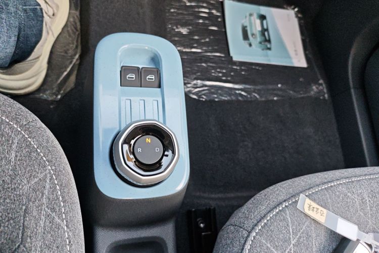 吉利银河 2024款 熊猫mini 200km 耐力熊中控内饰18