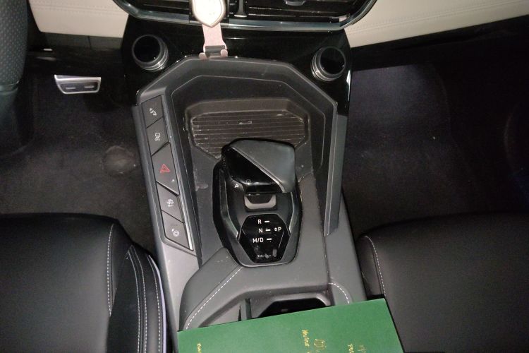 领克06 2021款 1.5T Shero粉色特别版中控内饰18