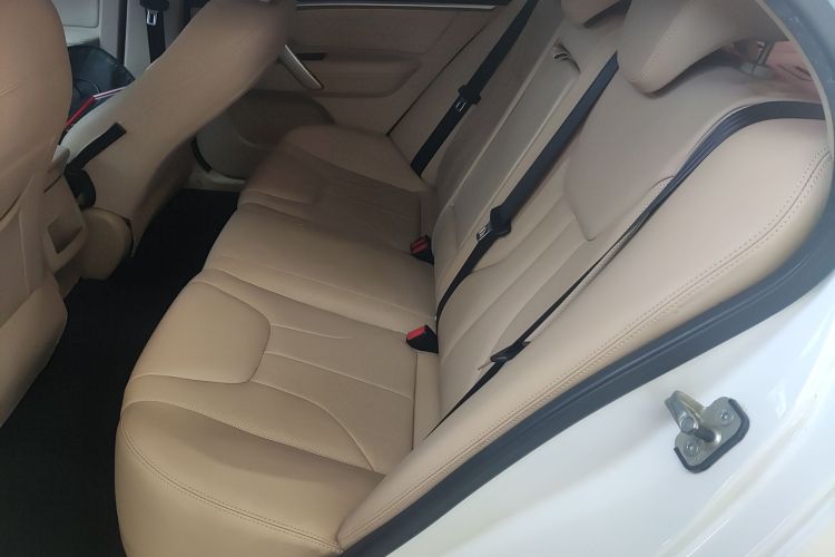 吉利汽车 帝豪 2017款 三厢百万款 1.5L 手动豪华型中控内饰21