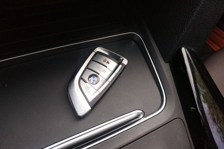 宝马3系 2019款 320Li M运动套装中控内饰11