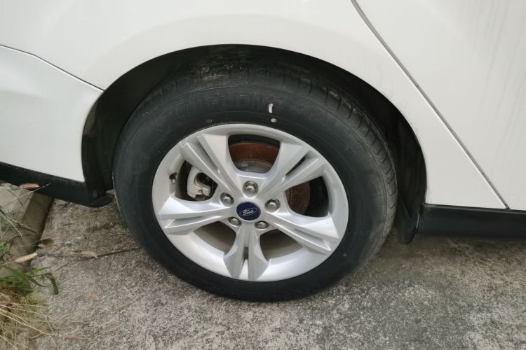 福特 福克斯 2017款 三厢 1.6L 自动舒适型智行版车身外观6008