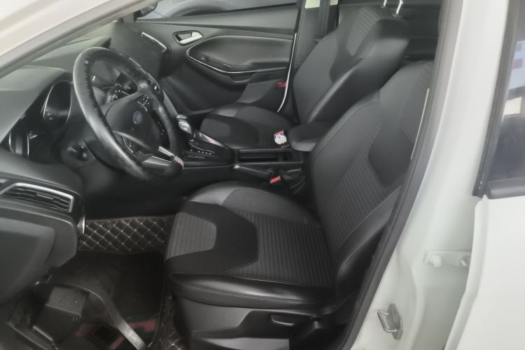 福特 福克斯 2017款 两厢 1.6L 自动风尚型智行版中控内饰19