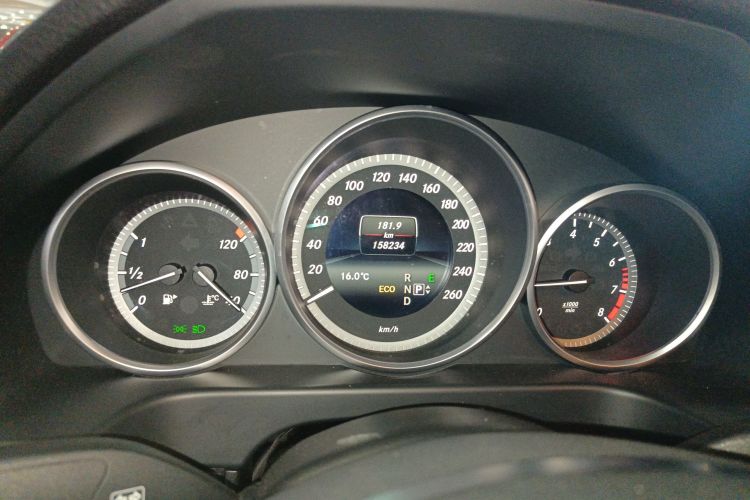 奔驰E级 2015款 E 200 L局部细节14