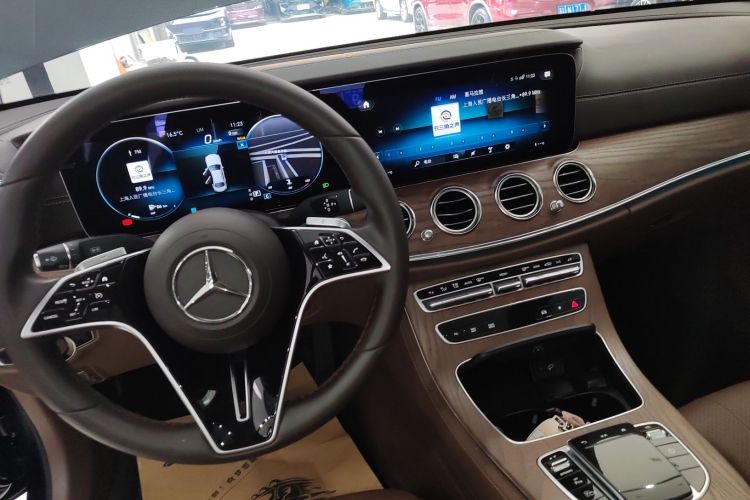 奔驰E级 2023款 改款 E 300 L 时尚型中控内饰18