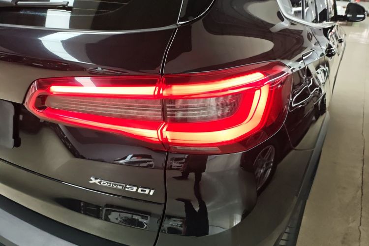 宝马X5(进口) 2019款 xDrive30i X设计套装车身外观9