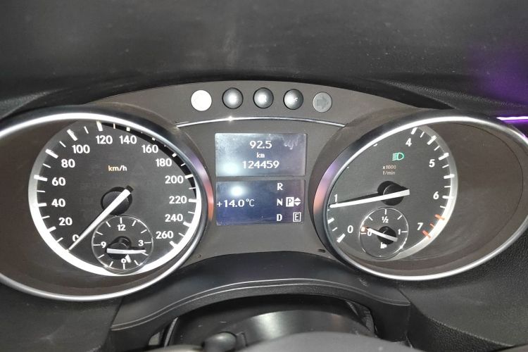 奔驰R级 2017款 R 320 4MATIC 商务型臻藏版中控内饰14