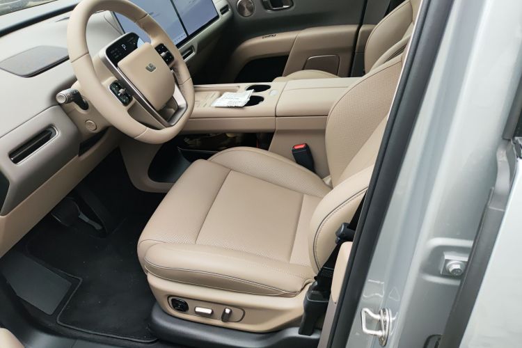 理想汽车 理想i8 2025款 标准版中控内饰19