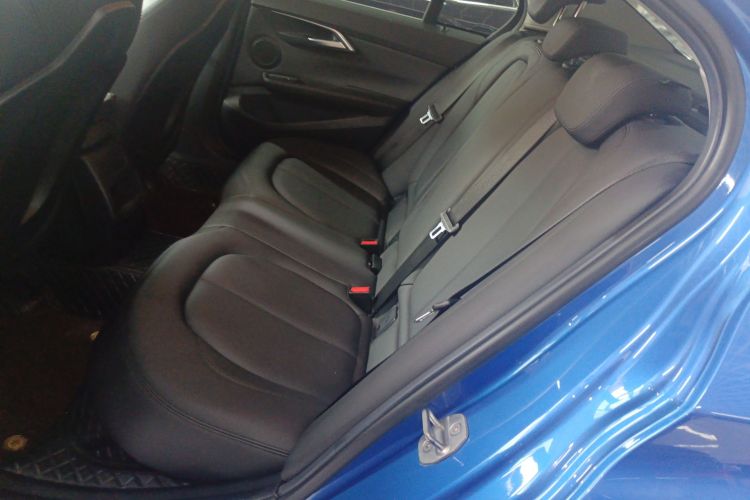 宝马1系 2019款 118i 时尚型中控内饰7002