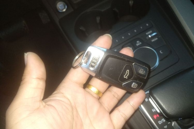 奥迪A4L 2018款 30周年年型 40 TFSI 进取型中控内饰11