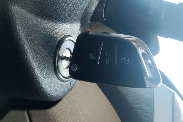 奇瑞 风云2 2013款 两厢 1.5L AMT锐意版中控内饰11