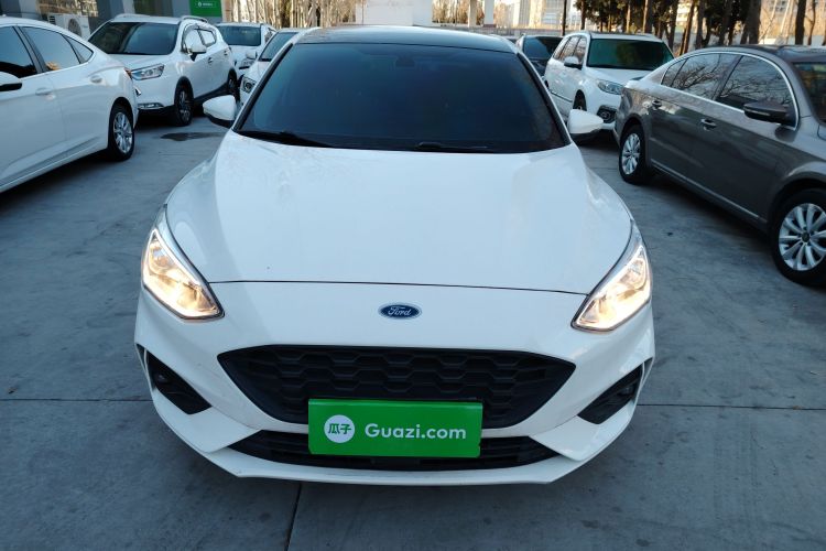 福特 福克斯 2020款 三厢 EcoBoost 180 自动锋潮型车身外观2