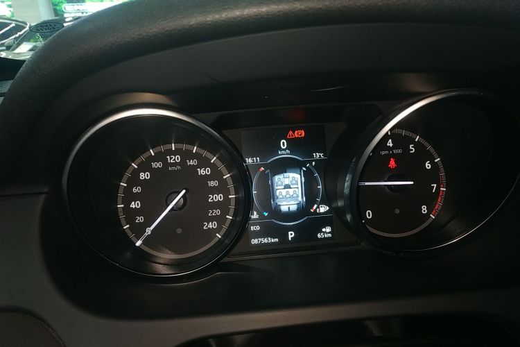 路虎 发现神行 2017款 2.0T SE局部细节14