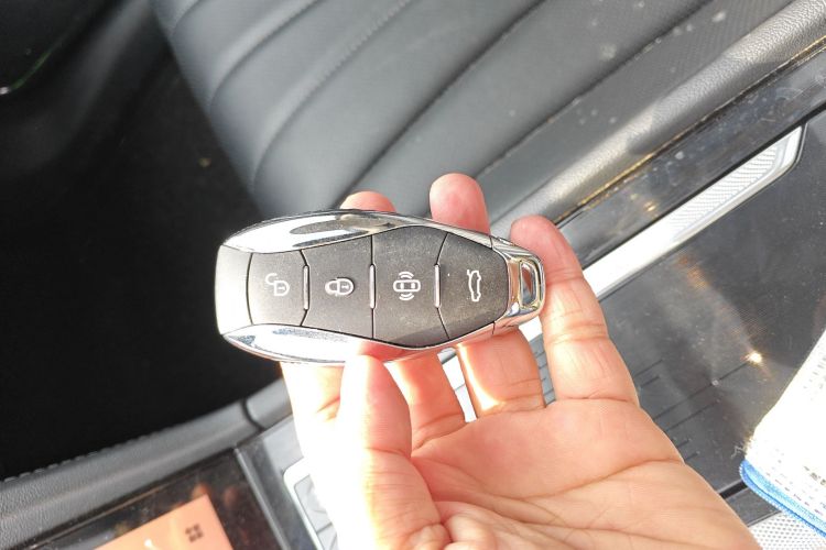 红旗H5 2023款 1.5T DCT智联旗韵版中控内饰11