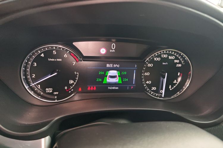 凯迪拉克XT4 2020款 改款 28T 两驱领先型中控内饰14