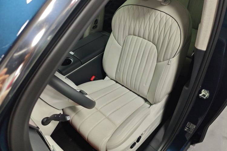 岚图汽车 岚图梦想家 2025款 PHEV 四驱旗舰鲲鹏版中控内饰19