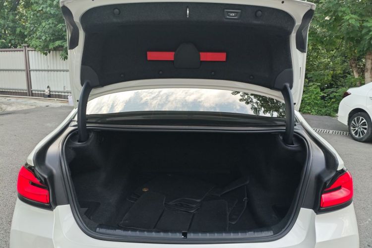 宝马5系 2021款 改款 530Li 领先型 M运动套装局部细节23