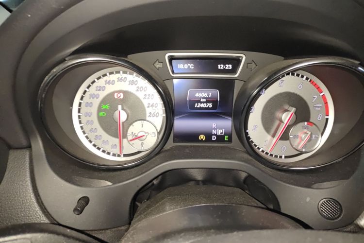 奔驰GLA 2015款 GLA 200 动感型中控内饰14