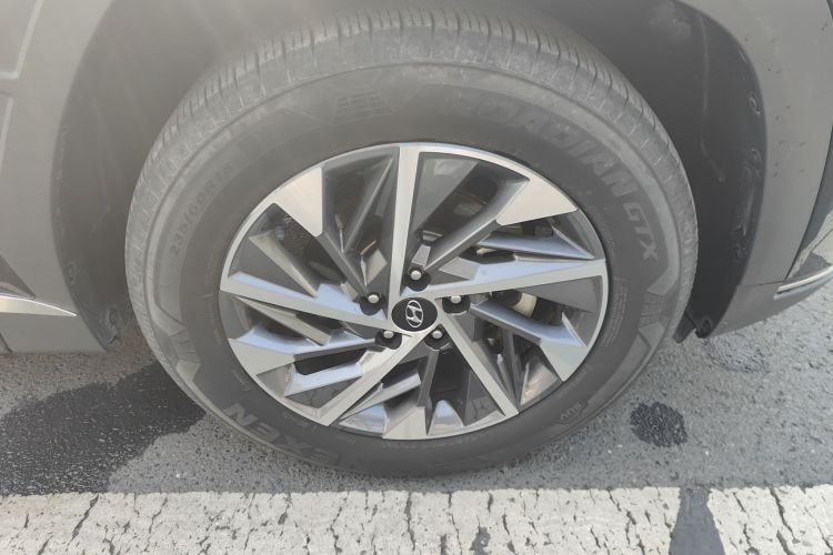 现代 2023款 途胜L 1.5T 自动两驱GLX精英版车身外观10