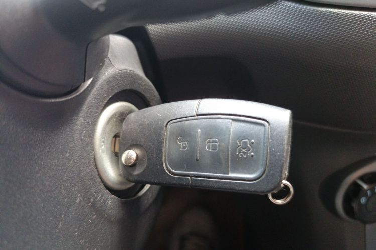 福特 嘉年华 2013款 两厢 1.5L 自动时尚型中控内饰7001