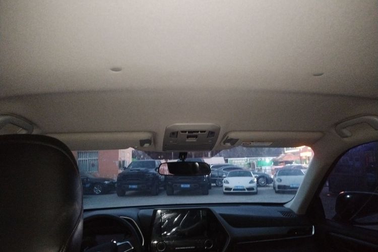 丰田 汉兰达 2023款 2.5L智能电混双擎四驱精英版 7座中控内饰22