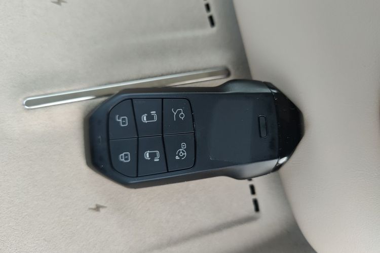 小鹏X9 2025款 740超长续航 Max中控内饰11