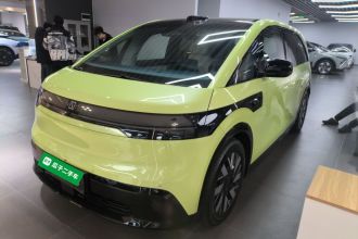 极氪MIX 2025款 长续航智驾版