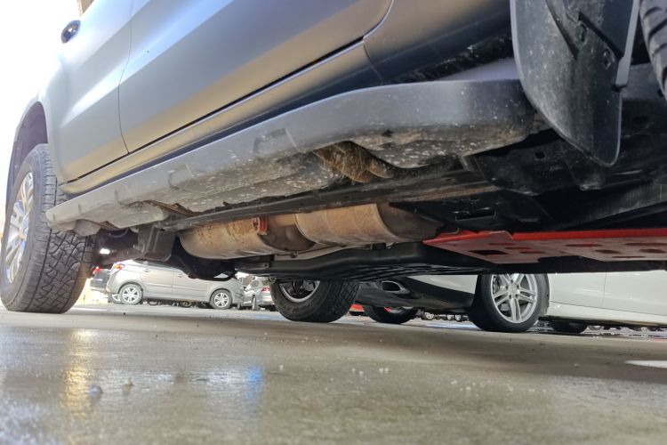 福特 撼路者 2017款 2.0T 汽油自动四驱豪华版 5座机舱底盘29