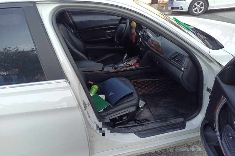 宝马3系 2013款 320Li 时尚型局部细节9005