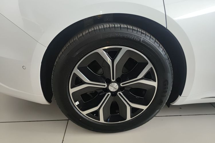 鸿蒙智行 智界S7 2025款 855km Max车身外观6008