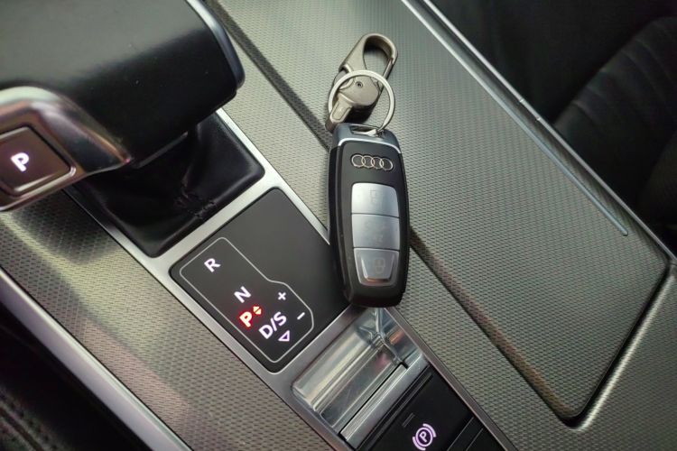 奥迪A6L 2020款 40 TFSI 豪华致雅型中控内饰7001