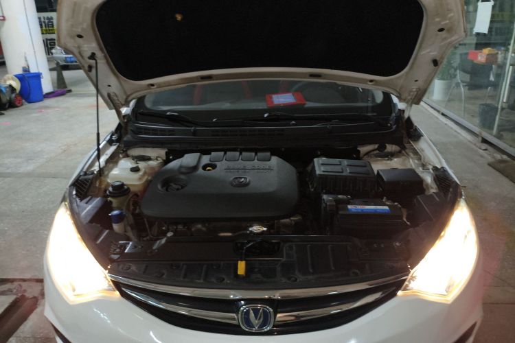 长安 逸动 2016款 XT 1.6L 手动俊酷型机舱底盘24