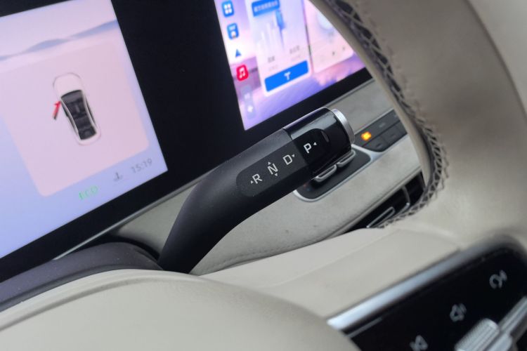 荣威D7 2023款 DMH 125km 旗舰版中控内饰18