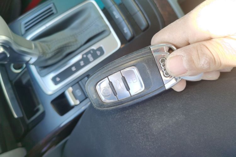 奥迪A4L 2015款 35 TFSI 自动舒适型中控内饰7001