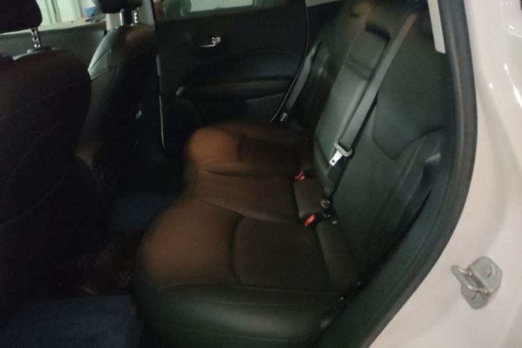 Jeep 指南者 2020款 220T 自动精英版中控内饰7004