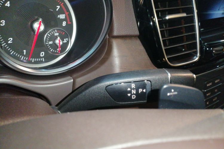 奔驰GLE 2018款 GLE 400 4MATIC 臻藏版中控内饰18