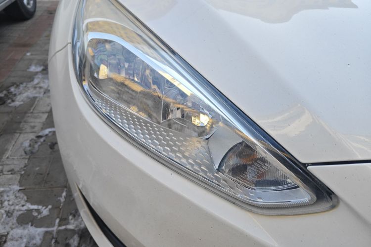 福特 福克斯 2017款 两厢 1.6L 手动舒适型智行版车身外观8