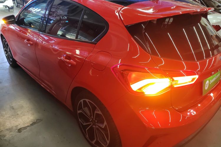 福特 福克斯 2019款 两厢 EcoBoost 180 自动ST Line车身外观4