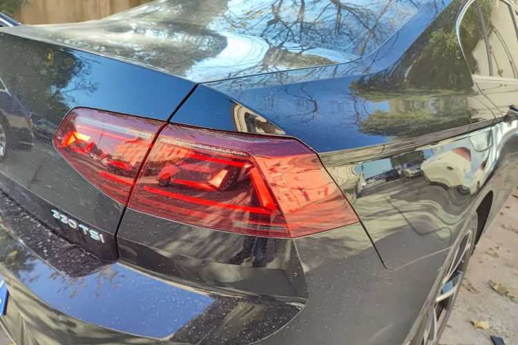 大众 迈腾 2023款 200万辆纪念版 330TSI DSG豪华型车身外观9