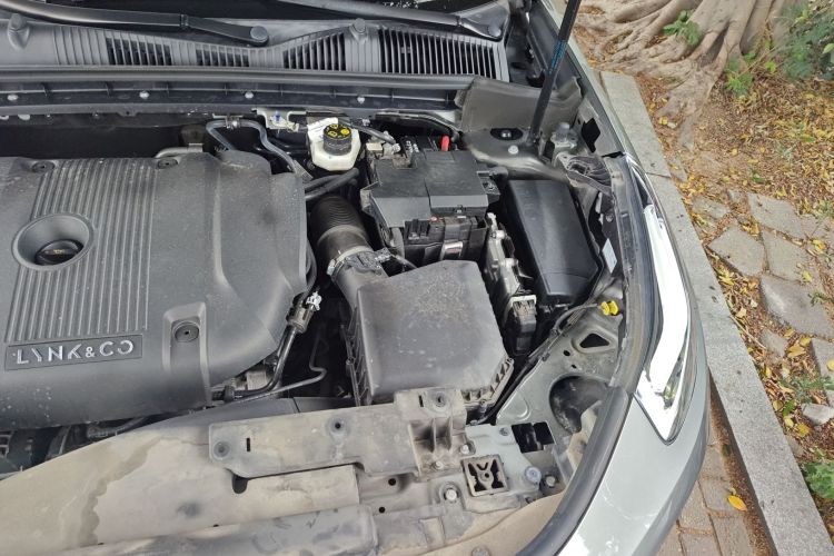 领克03 2022款 2.0TD DCT劲Pro机舱底盘26