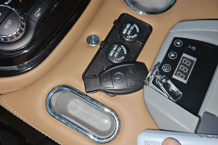 奔驰 威霆 2018款 2.0T 商务版 国VI中控内饰11