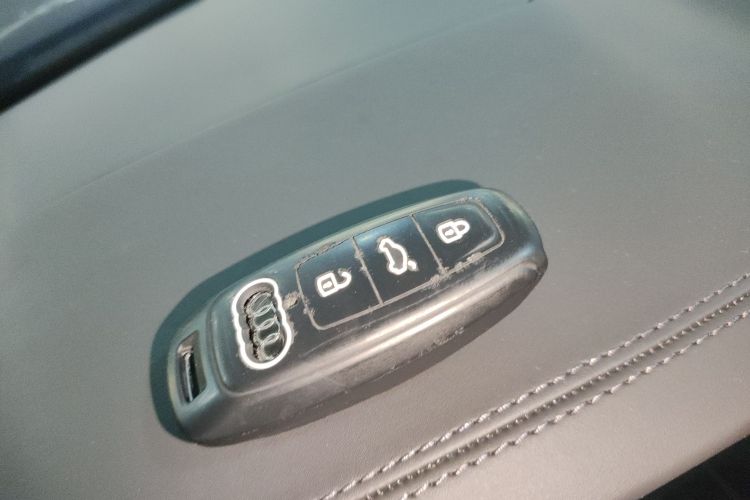 奥迪A6L 2023款 45 TFSI quattro 尊享动感型中控内饰11