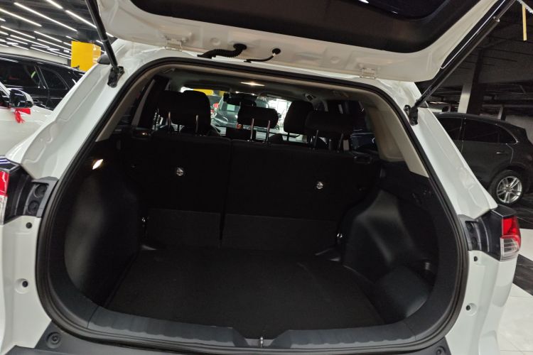 丰田 锋兰达 2023款 2.0L 智能电混双擎 领先版机舱底盘23