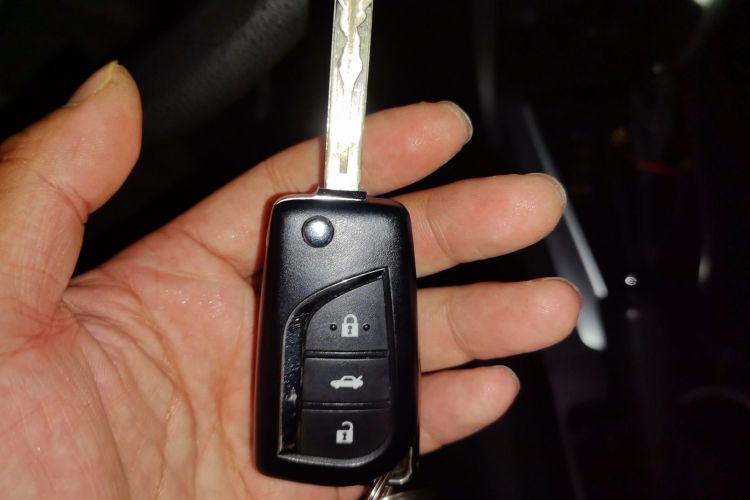 丰田 雷凌 2017款 改款 185T CVT精英版 国V中控内饰11