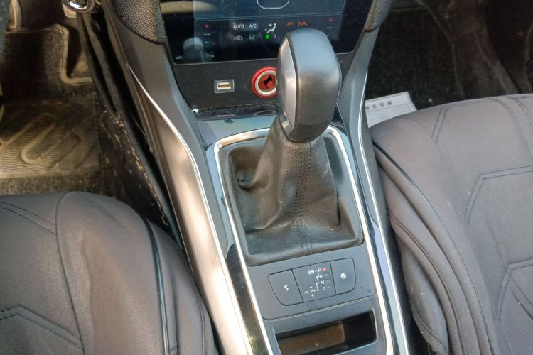 标致408 2018款 350THP 自动豪华版中控内饰18