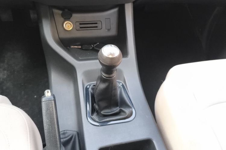 东风风行 菱智 2023款 M5L 1.6L 基本型 5座中控内饰18